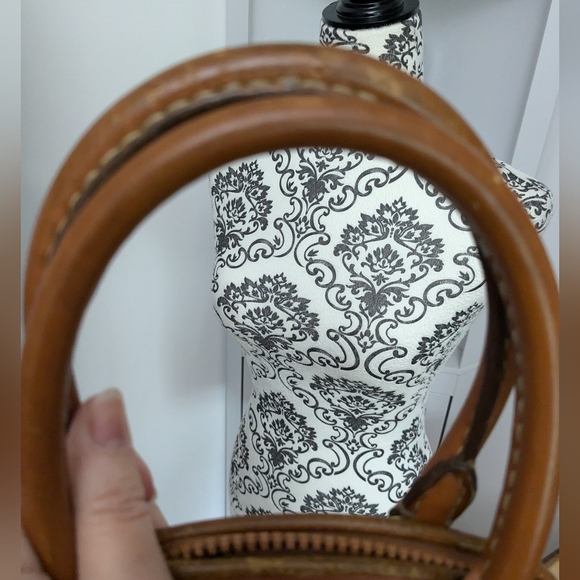 Dooney & Bourke crossbody - Picture 4 of 16